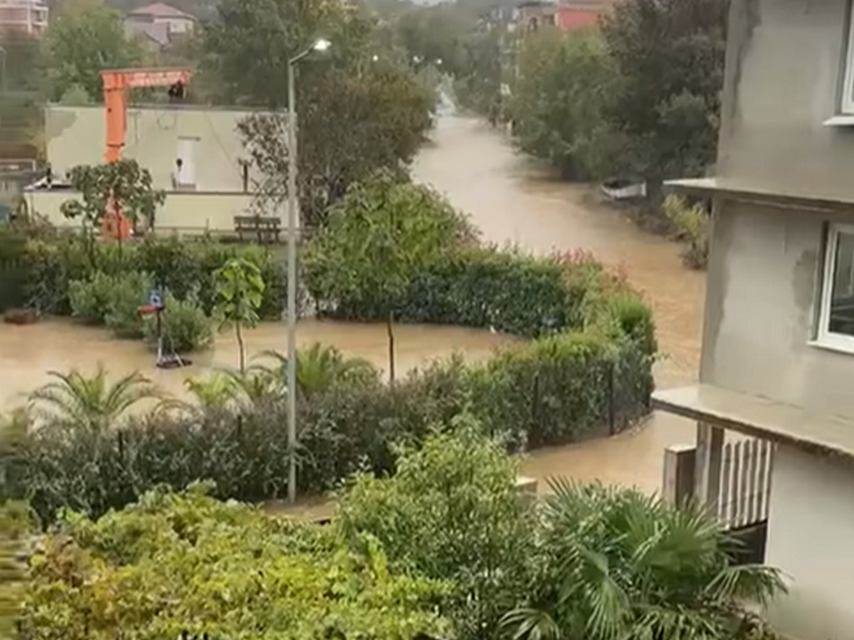 "Барбара" удари Южното Черноморие, Лозенец е под вода